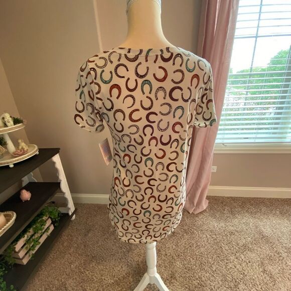 ❤️NWT Lularoe VNeck tee(size XS)❤️ - Picture 3 of 6